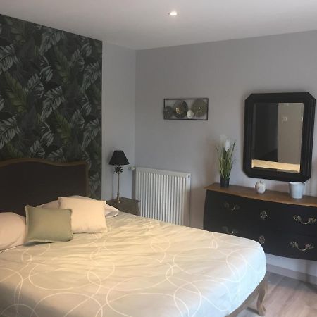 Bed and Breakfast Cote Jardin Des Charmilles Quettehou Exterior foto