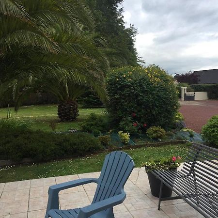 Bed and Breakfast Cote Jardin Des Charmilles Quettehou Exterior foto
