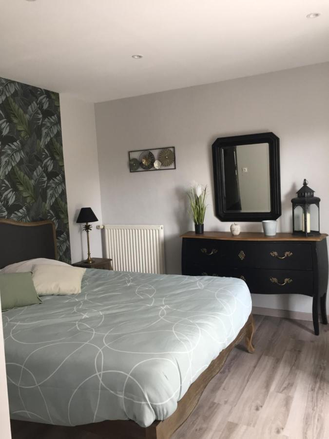 Bed and Breakfast Cote Jardin Des Charmilles Quettehou Exterior foto