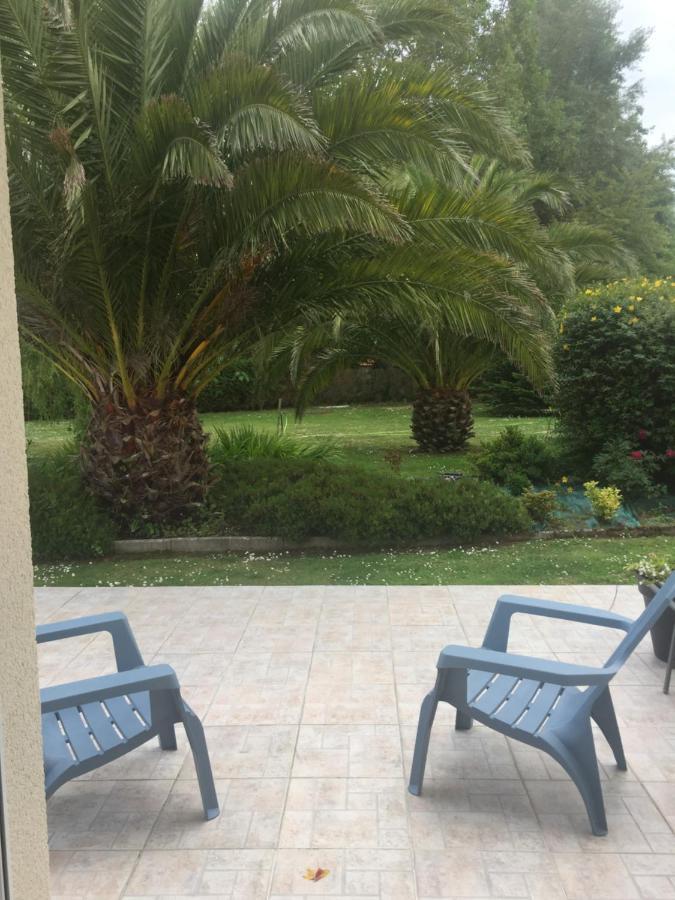 Bed and Breakfast Cote Jardin Des Charmilles Quettehou Exterior foto