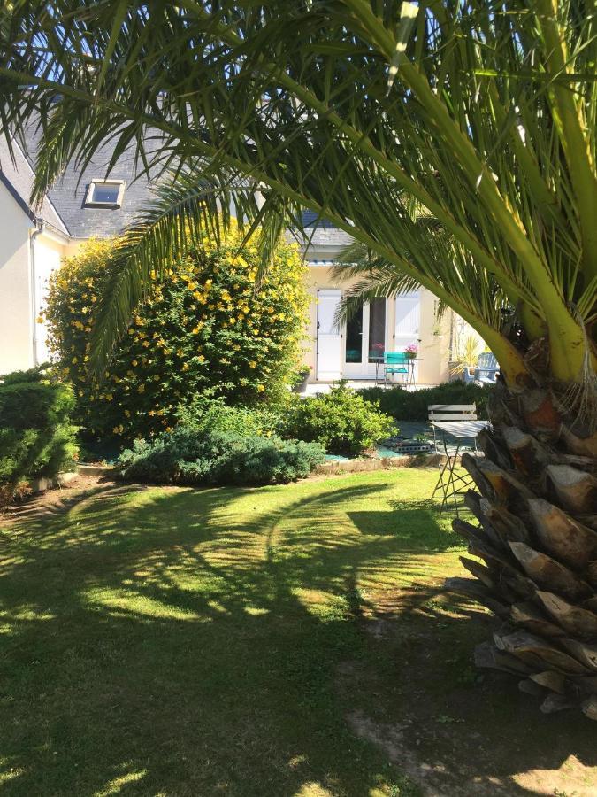 Bed and Breakfast Cote Jardin Des Charmilles Quettehou Exterior foto
