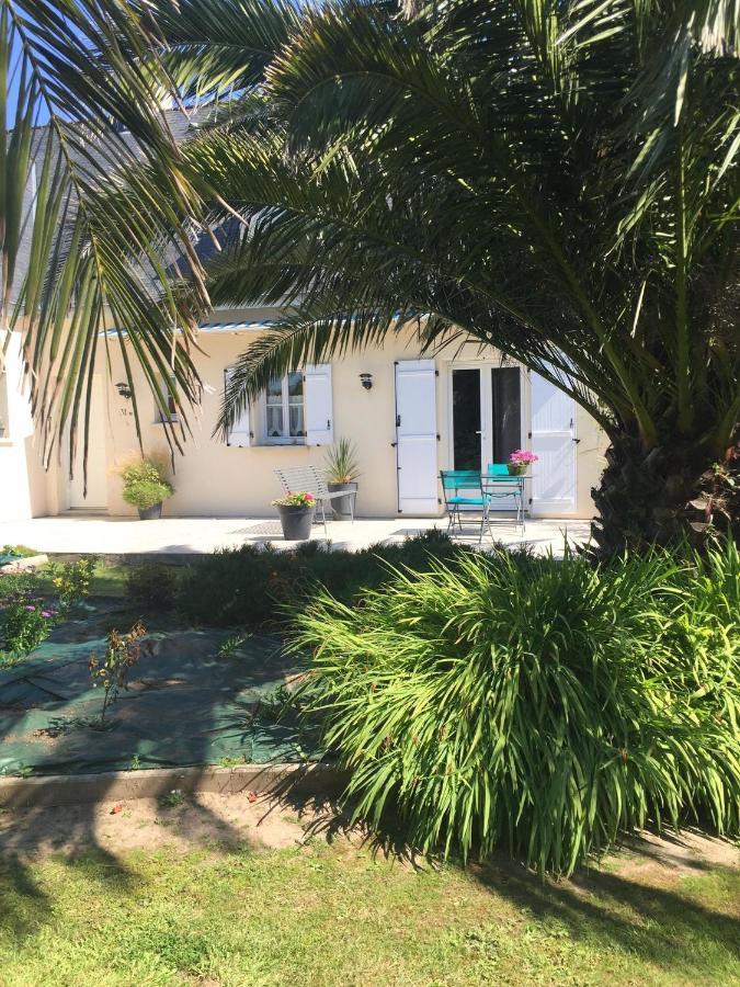 Bed and Breakfast Cote Jardin Des Charmilles Quettehou Exterior foto