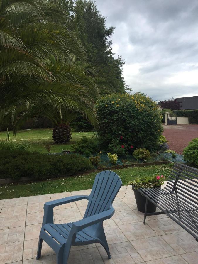 Bed and Breakfast Cote Jardin Des Charmilles Quettehou Exterior foto